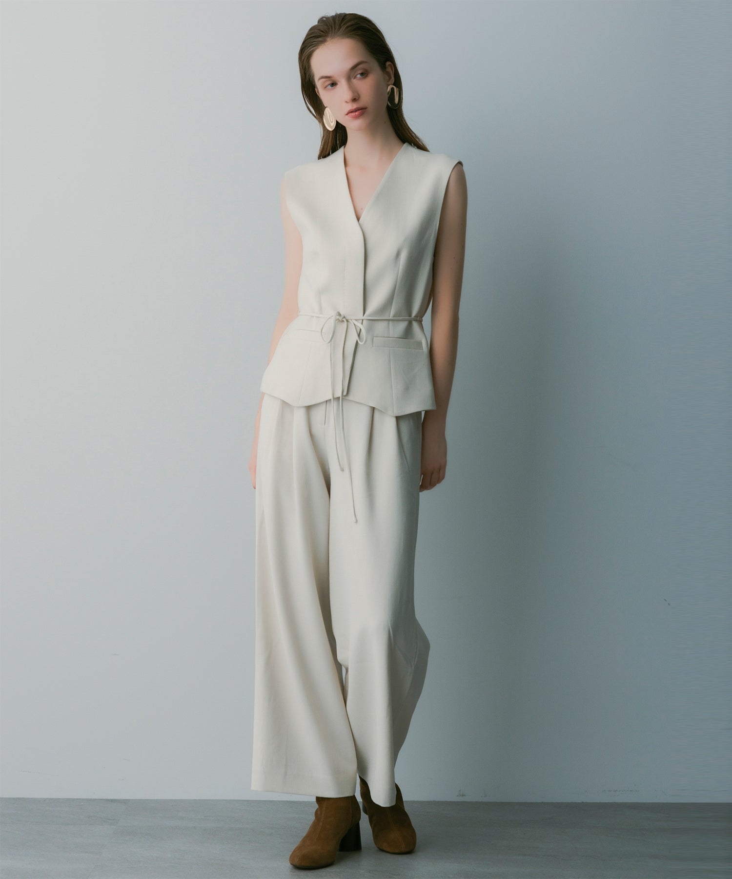 【3月中旬お届け予約商品】ノーカラー Vネックジレ