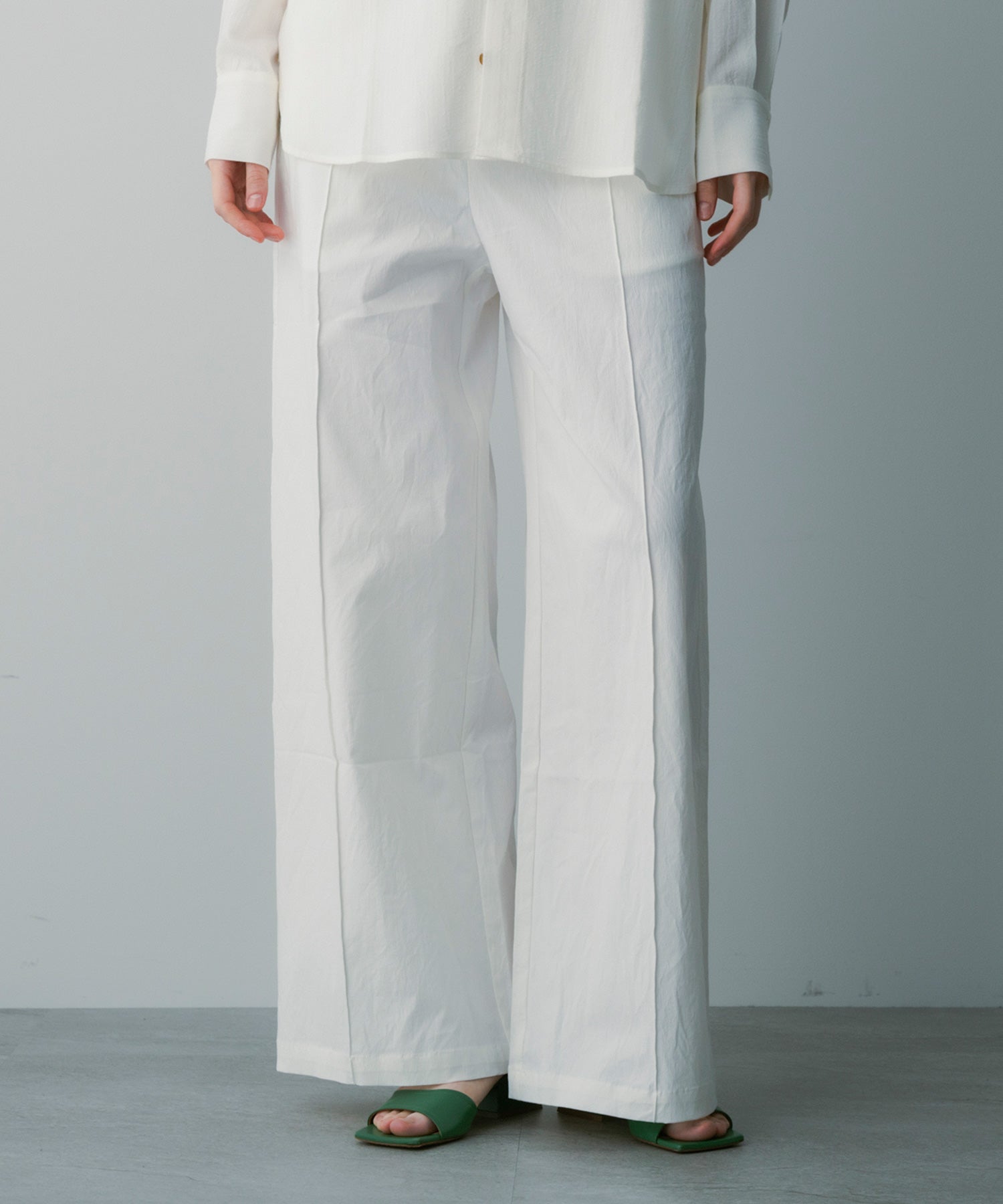 ホワイトワイドパンツ