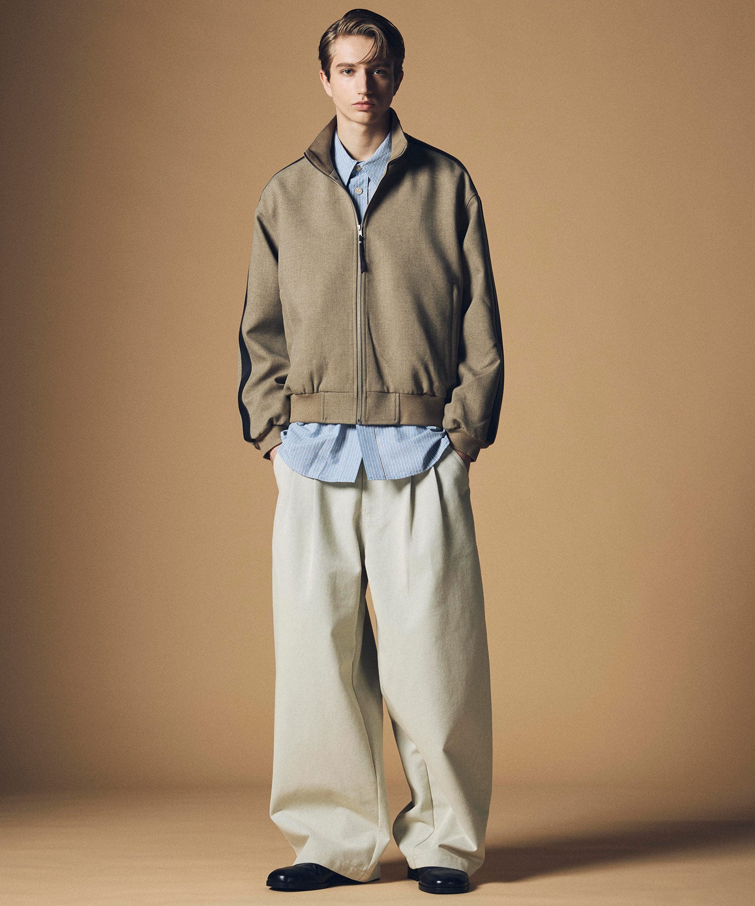 ハイウエスト ツータックワイドパンツ