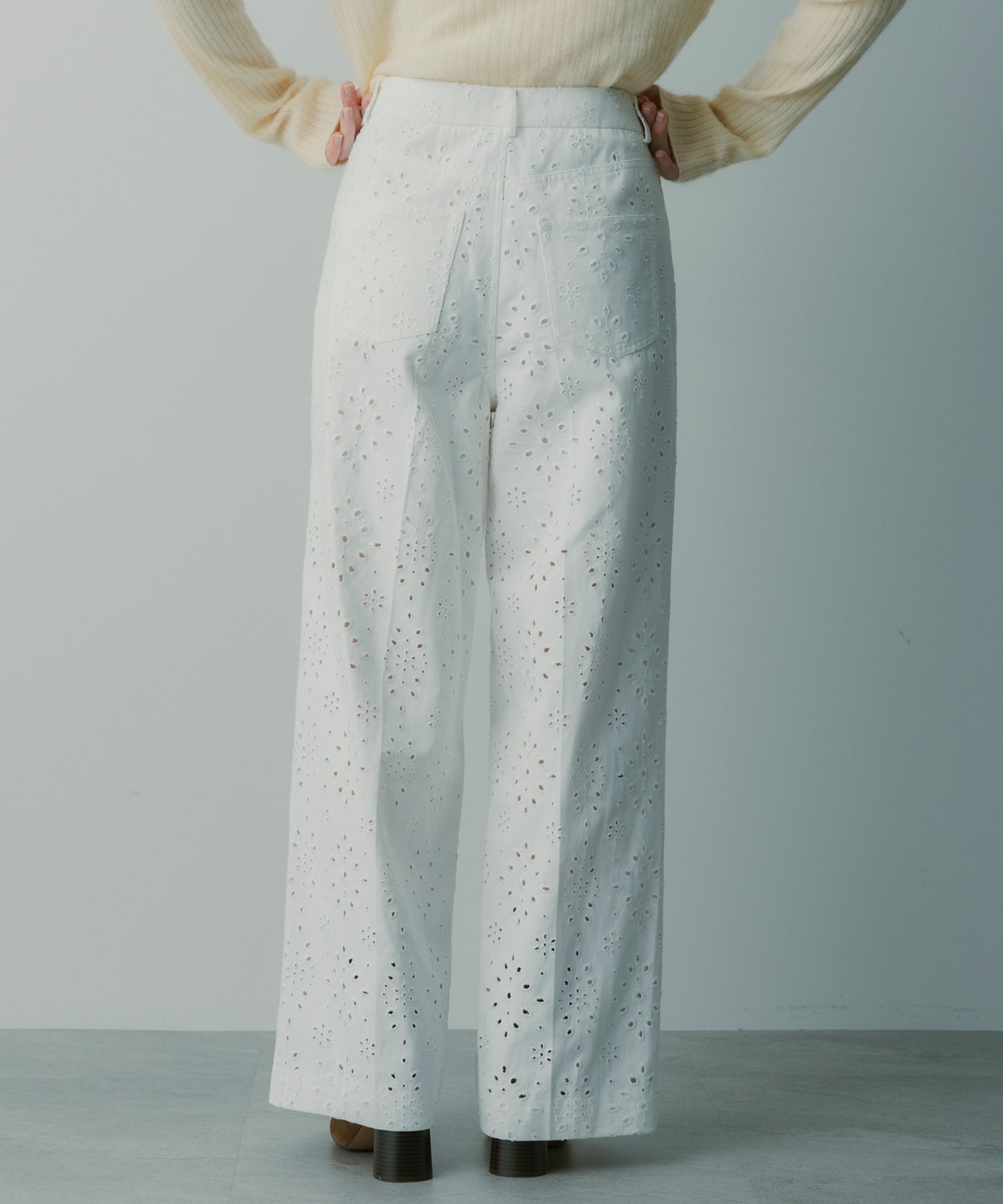 アイレットレース ワイドパンツ