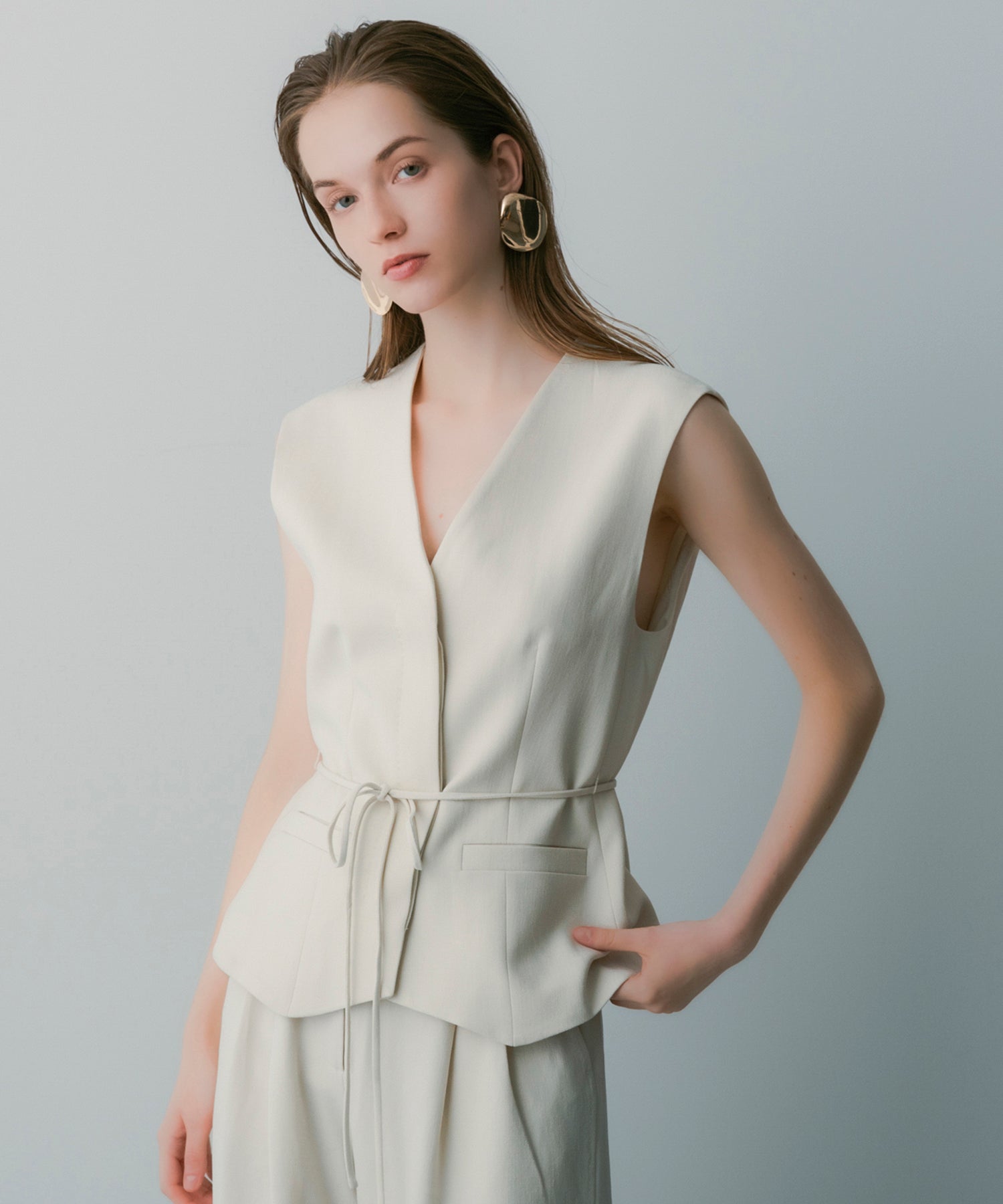 【3月中旬お届け予約商品】ノーカラー Vネックジレ