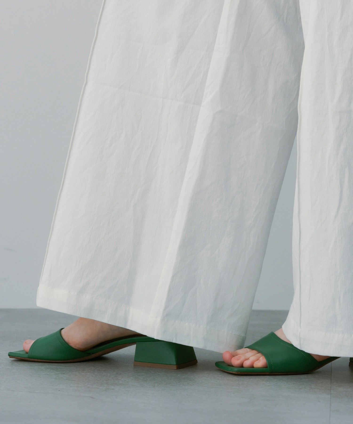 ホワイトワイドパンツ