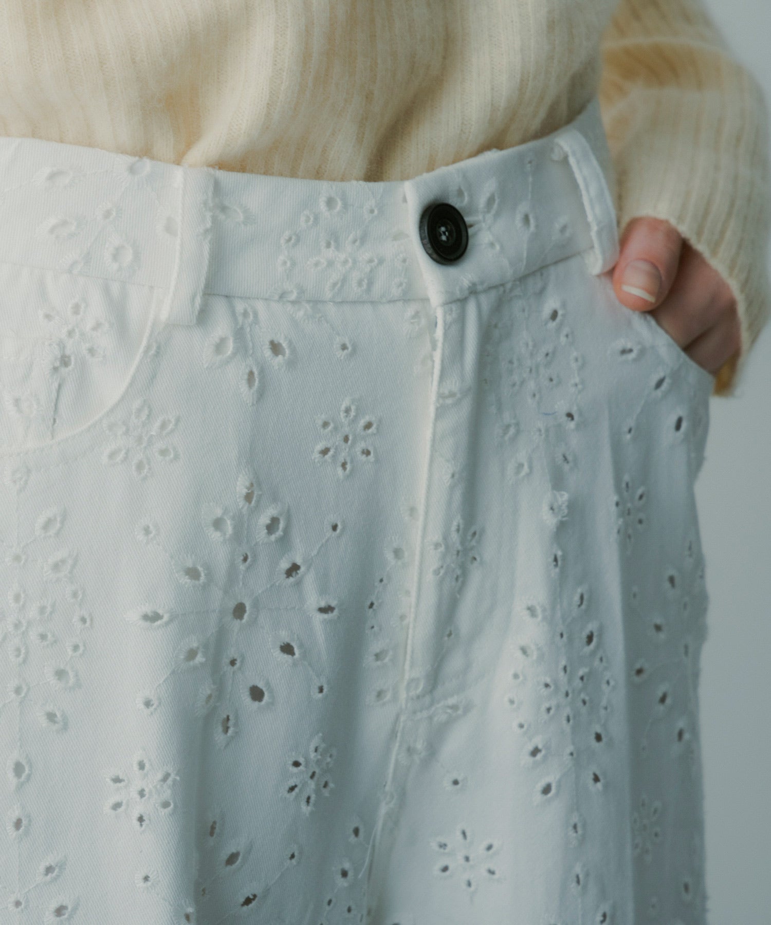 アイレットレース ワイドパンツ