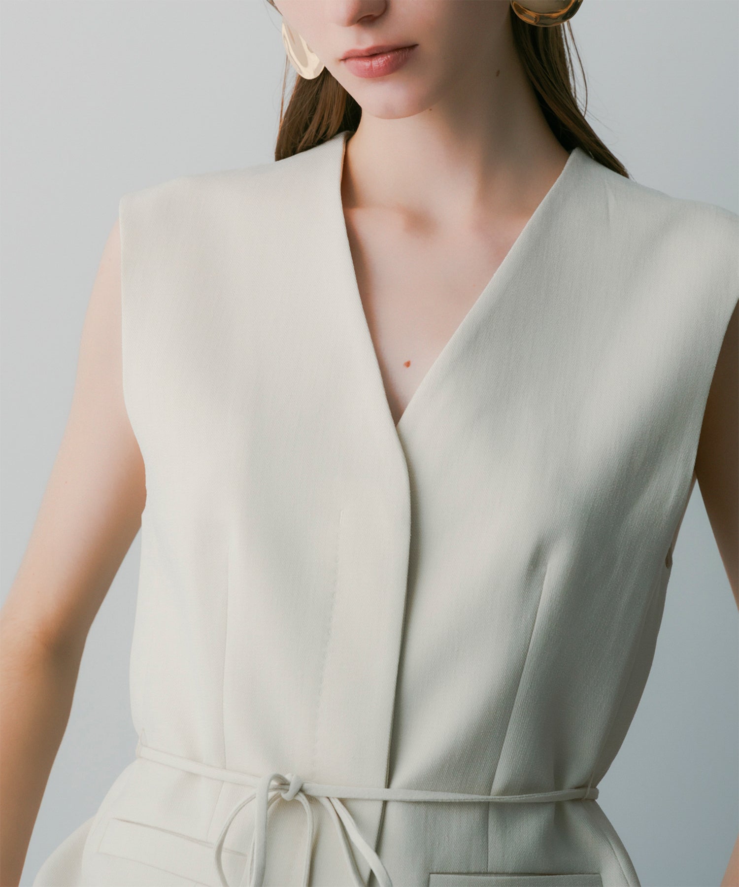 【3月中旬お届け予約商品】ノーカラー Vネックジレ