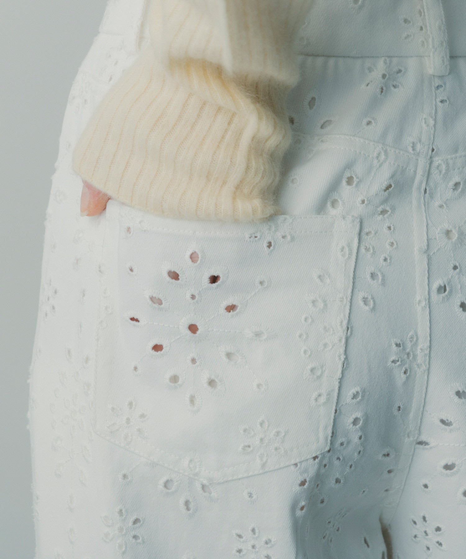 アイレットレース ワイドパンツ